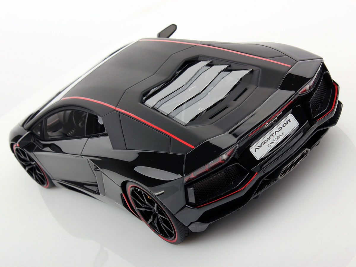 Lamborghini Aventador LP 700-4 Pirelli Edition