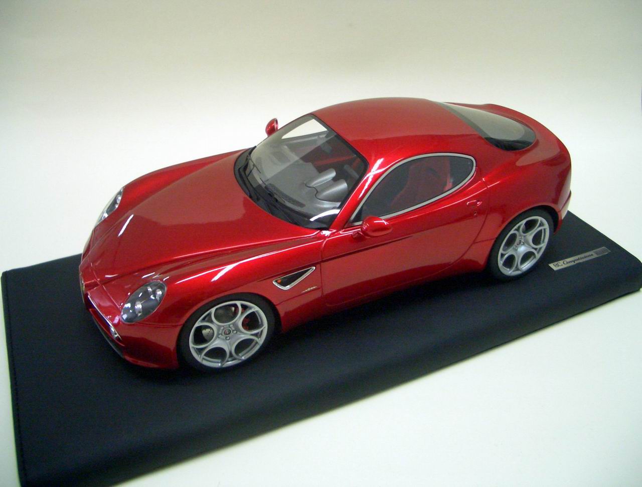 LookSmart ALFA ROMEO 8C Competizione