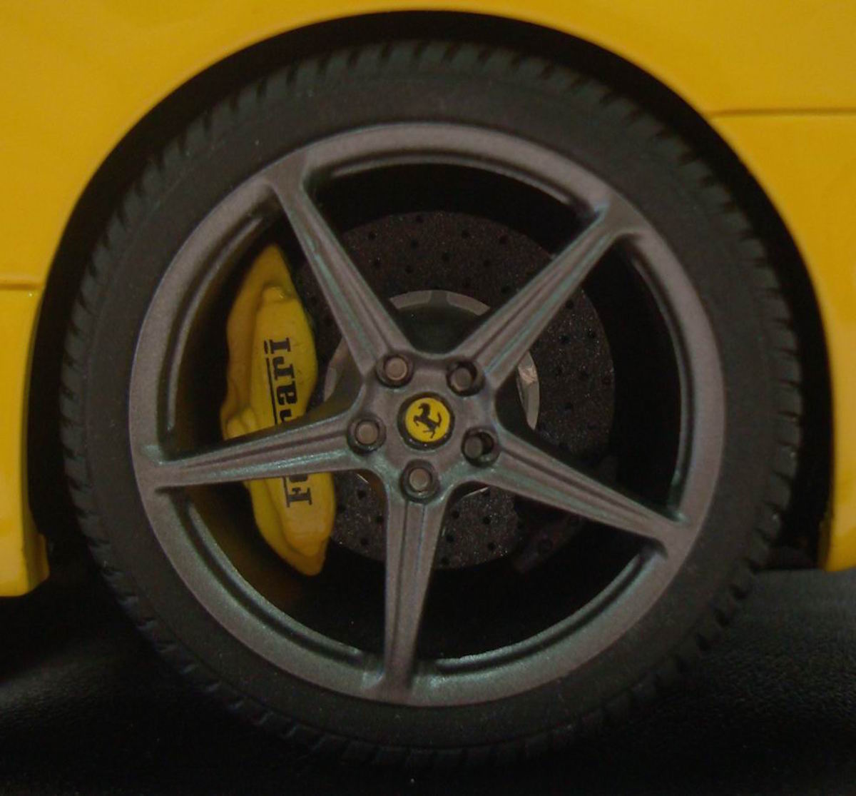 Ferrari Scuderia Spider 16M 1:18 - immagine 6