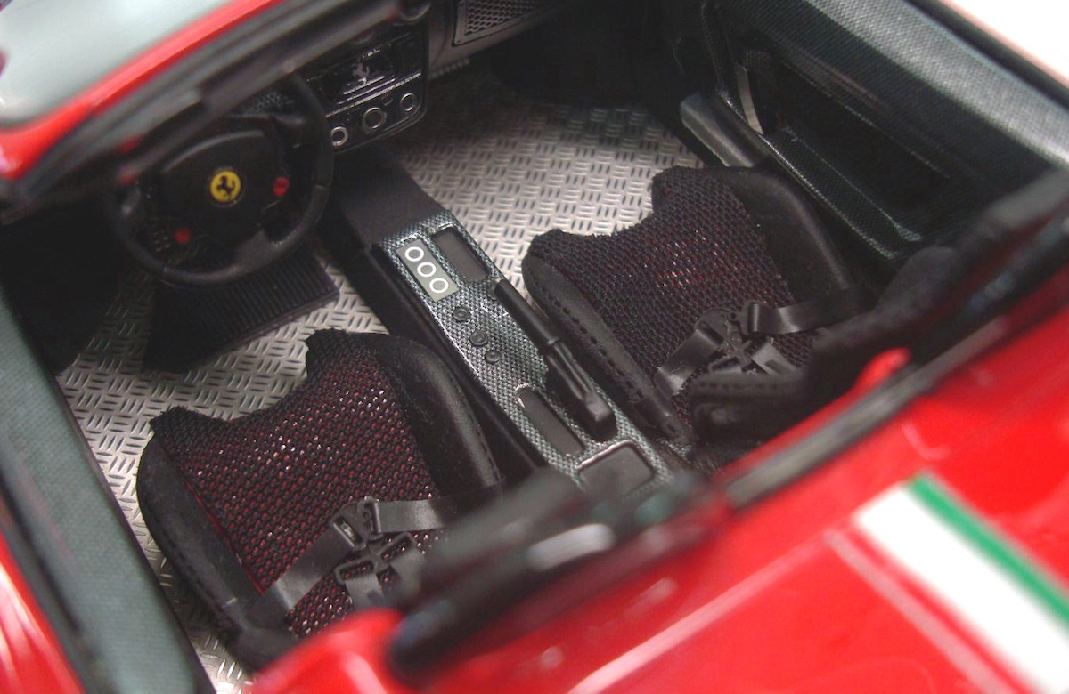 Ferrari Scuderia Spider 16M 1:18 - immagine 9