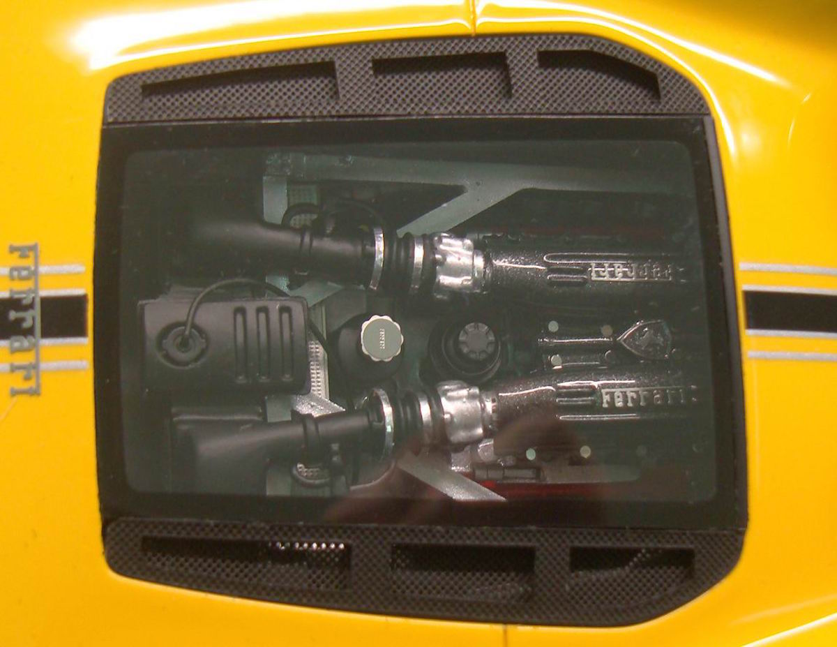 Ferrari Scuderia Spider 16M 1:18 - immagine 4