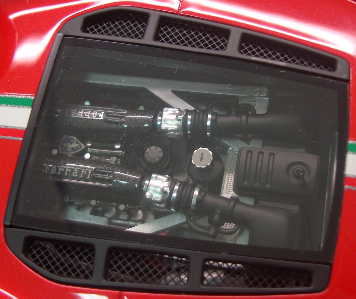 Ferrari Scuderia Spider 16M 1:18 - immagine 7