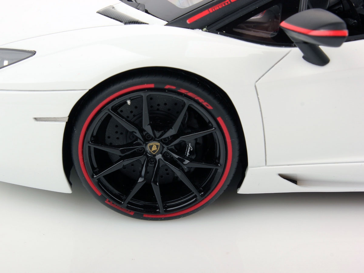 Lamborghini Aventador LP 700-4 Roadster Pirelli Edition 1:18 - immagine 6