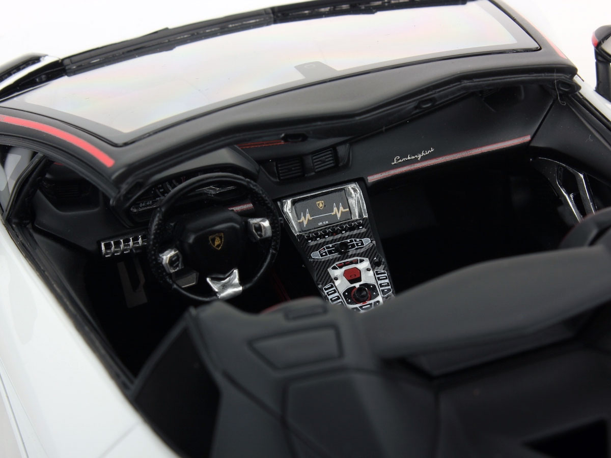 Lamborghini Aventador LP 700-4 Roadster Pirelli Edition 1:18 - immagine 7