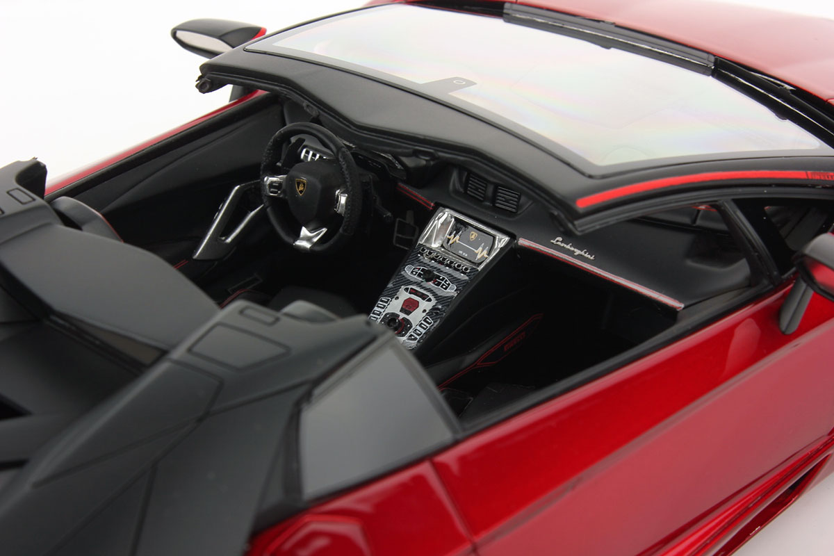 Lamborghini Aventador LP 700-4 Roadster Pirelli Edition 1:18 - immagine 4