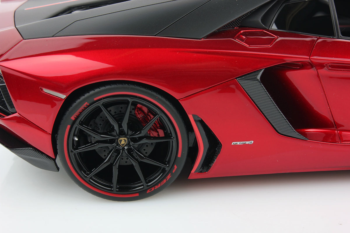 Lamborghini Aventador LP 700-4 Roadster Pirelli Edition 1:18 - immagine 7