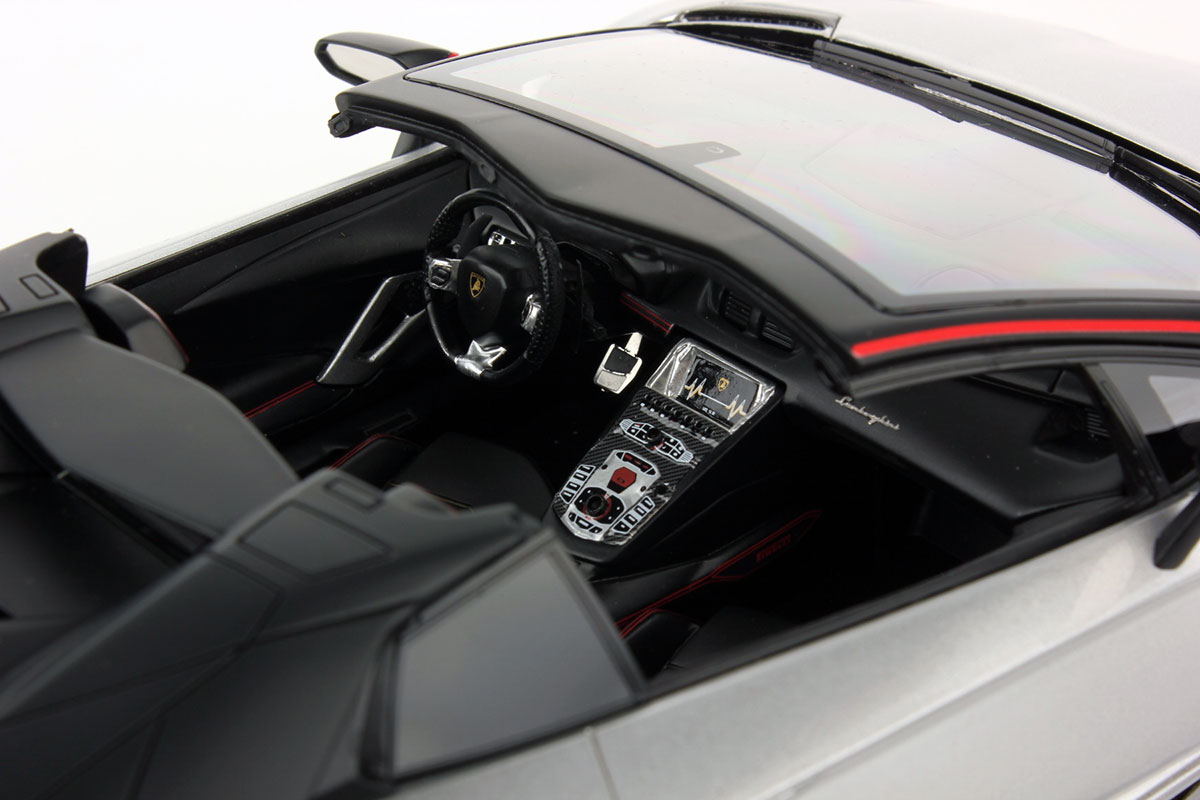 Lamborghini Aventador LP 700-4 Roadster Pirelli Edition 1:18 - immagine 6