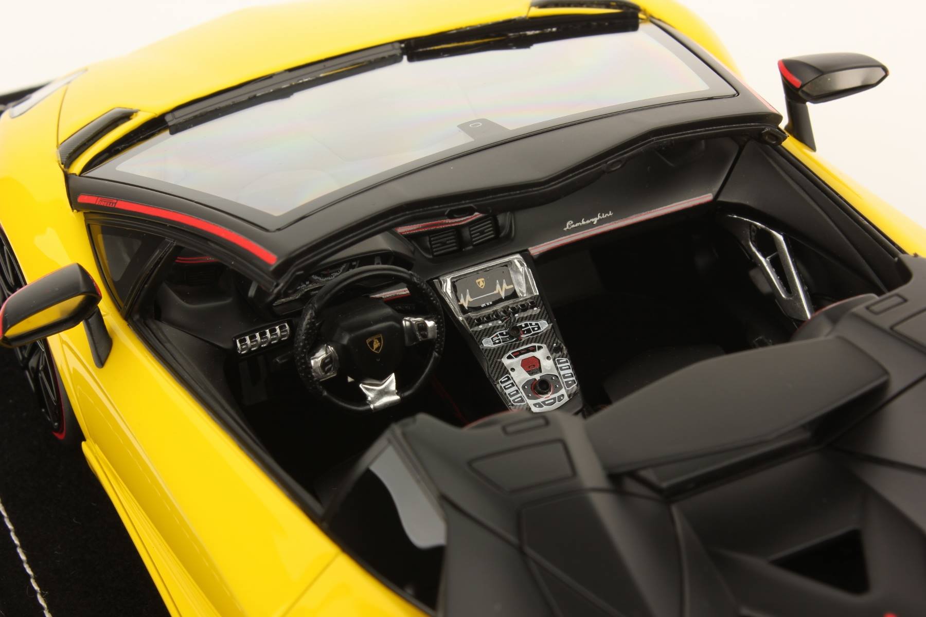 Lamborghini Aventador LP 700-4 Roadster Pirelli Edition 1:18 - immagine 5