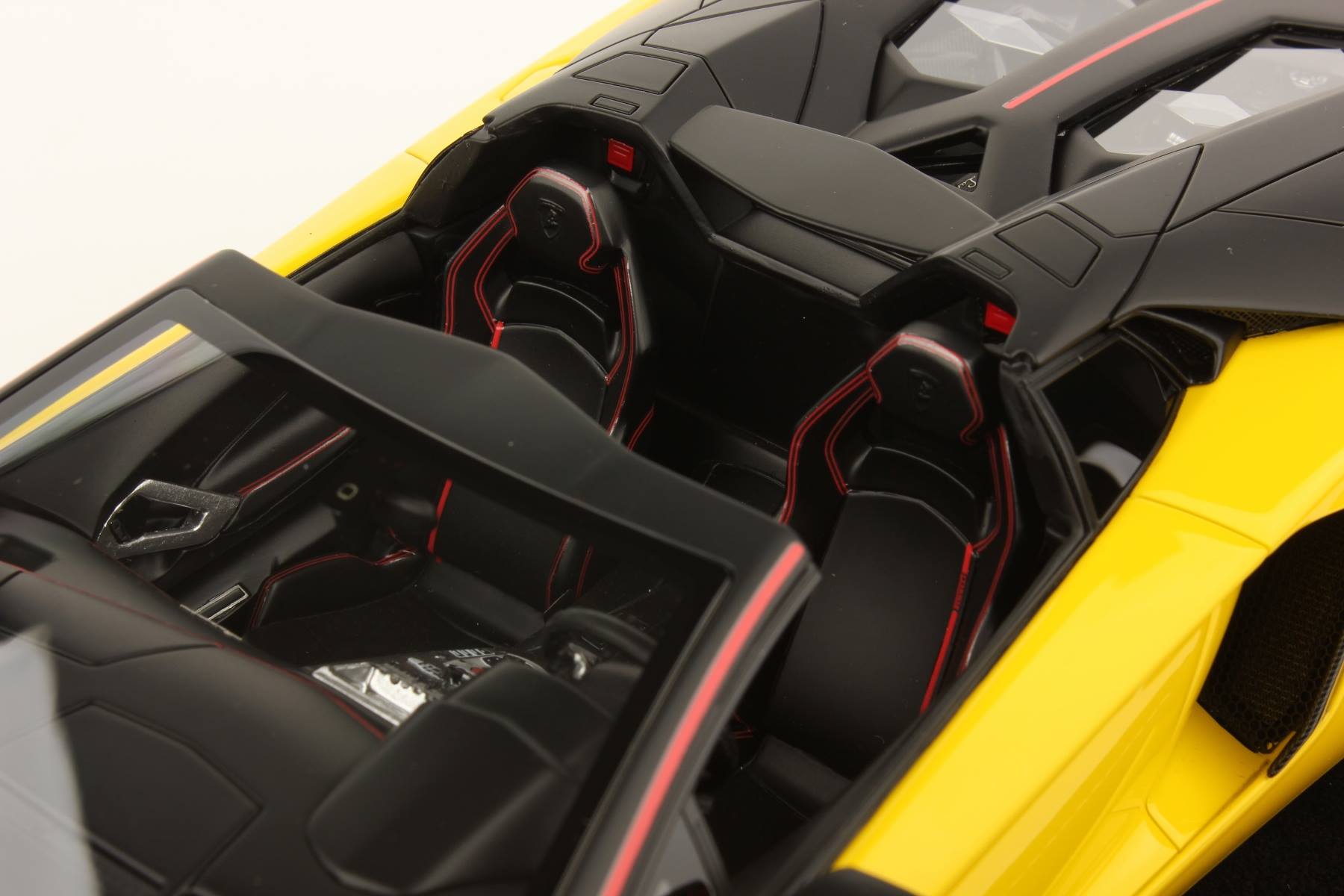 Lamborghini Aventador LP 700-4 Roadster Pirelli Edition 1:18 - immagine 4