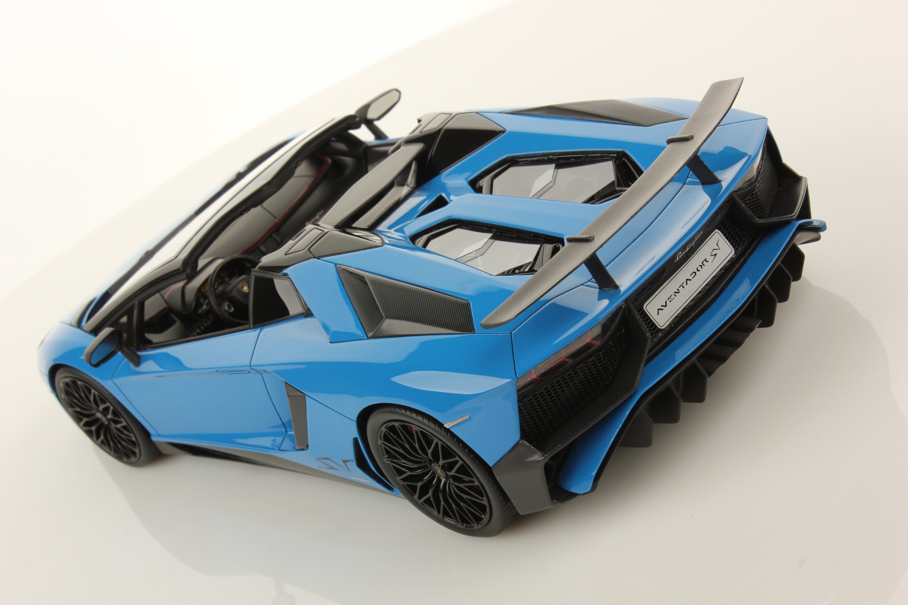 Lamborghini Aventador LP 750-4 Superveloce Roadster 1:18 - immagine 6