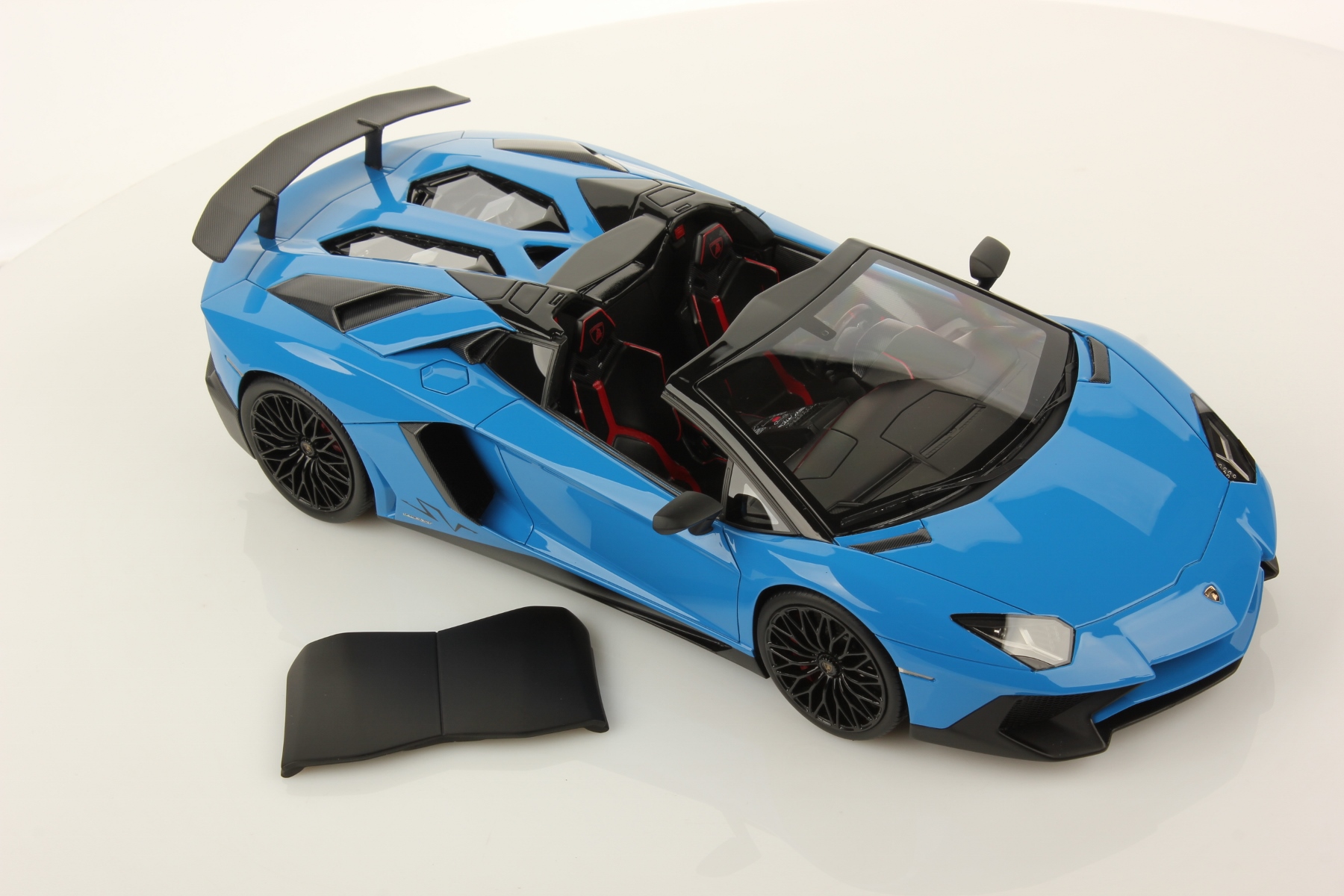Lamborghini Aventador LP 750-4 Superveloce Roadster 1:18 - immagine 9
