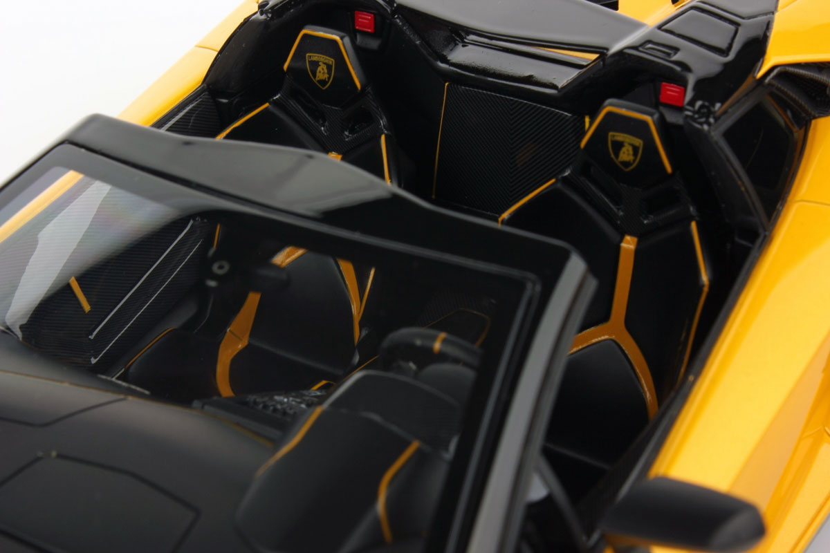 Lamborghini Aventador LP 750-4 Superveloce Roadster 1:18 - immagine 6
