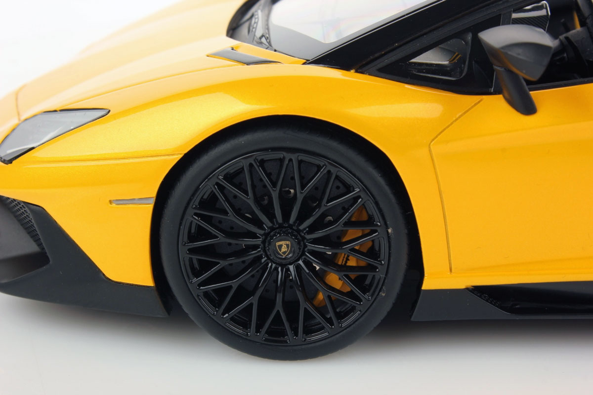 Lamborghini Aventador LP 750-4 Superveloce Roadster 1:18 - immagine 5
