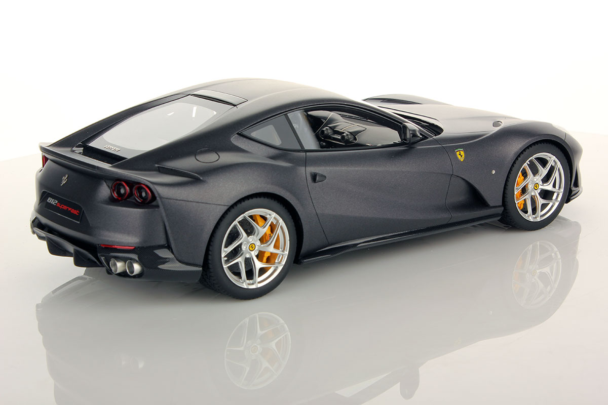 Ferrari 812 Superfast 1:18