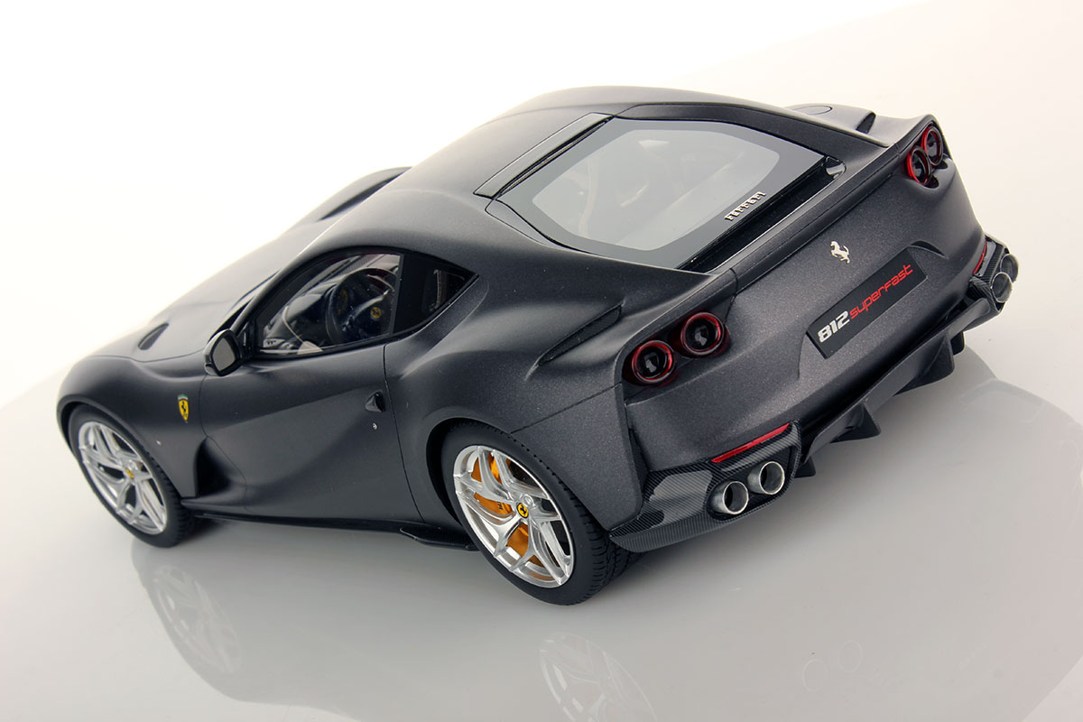 Ferrari 812 Superfast 1:18