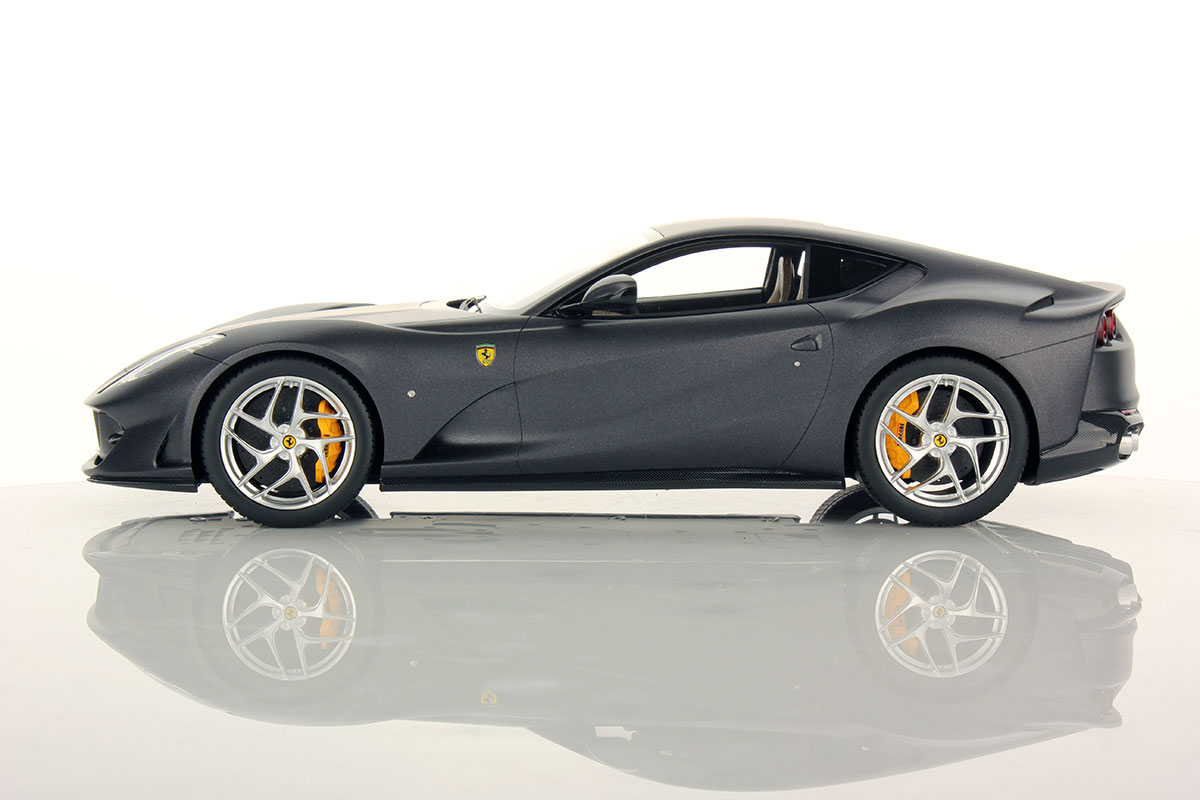 Ferrari 812 Superfast 1:18