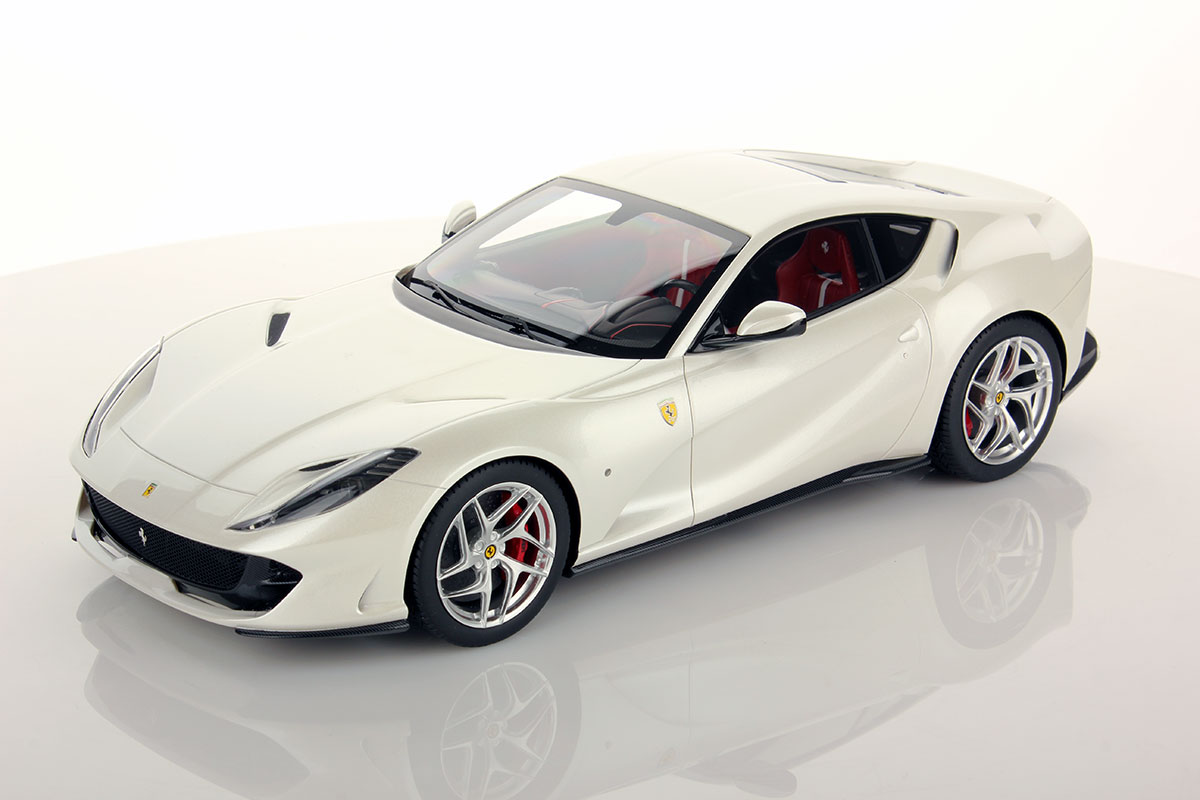 Ferrari 812 Superfast 1:18
