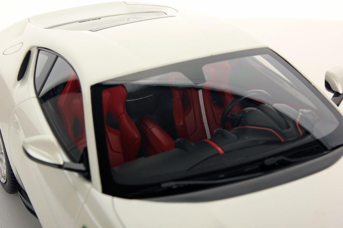 Ferrari 812 Superfast 1:18