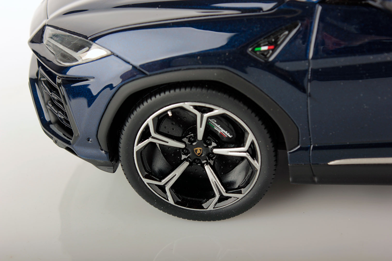 Lamborghini Urus 1:18