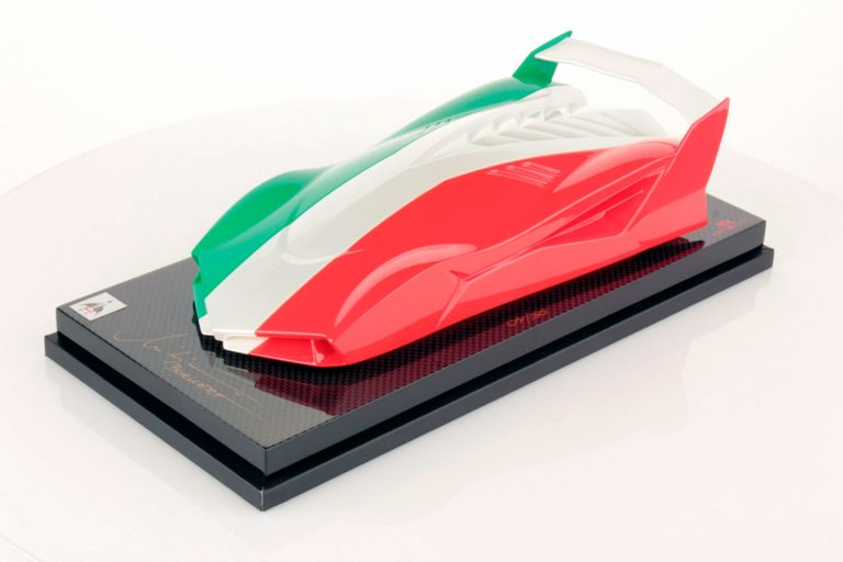 THIRTY “TRICOLORE” SCULPTURES FOR THIRTY YEARS OF MR GROUP