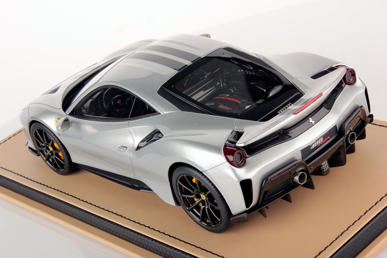 Ferrari 488 Pista 1:18