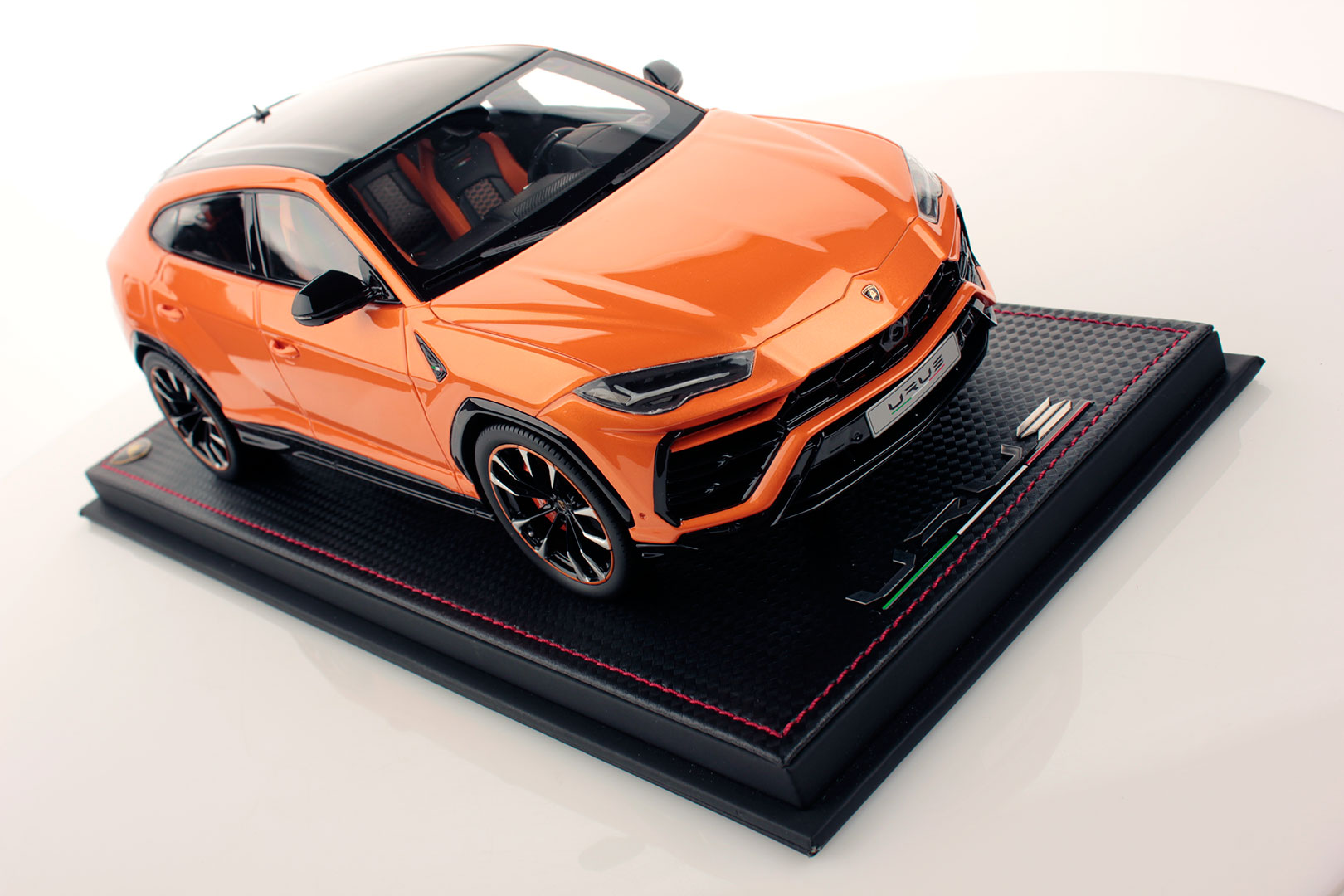 Lamborghini Urus Pearl Capsule 1:18 - immagine 4