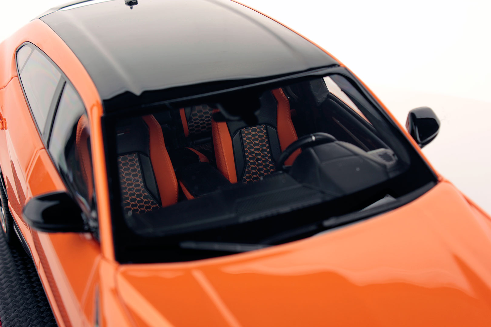 Lamborghini Urus Pearl Capsule 1:18 - immagine 7