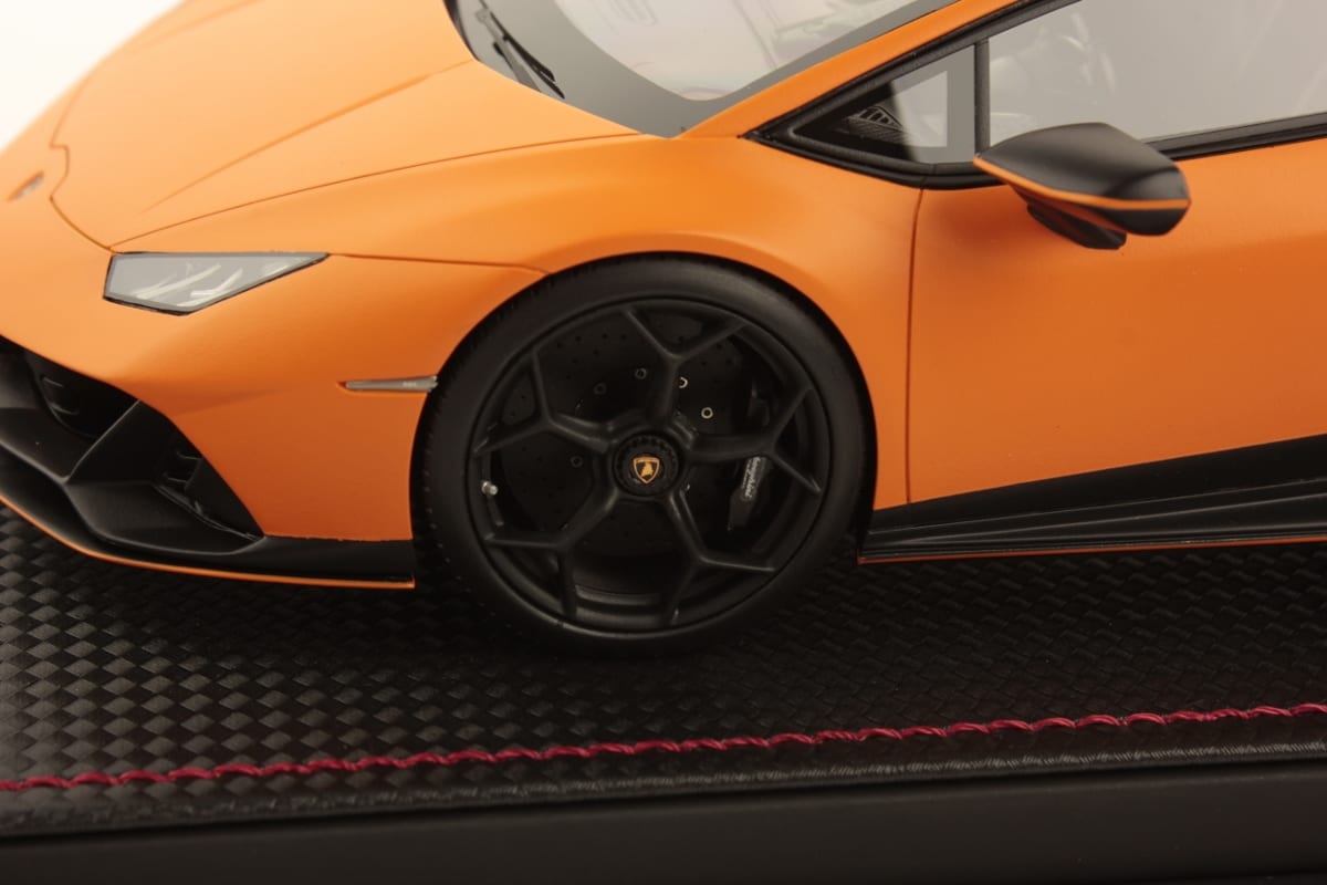 Lamborghini Hurcan EVO Fluo Capsule 1:18 - immagine 6