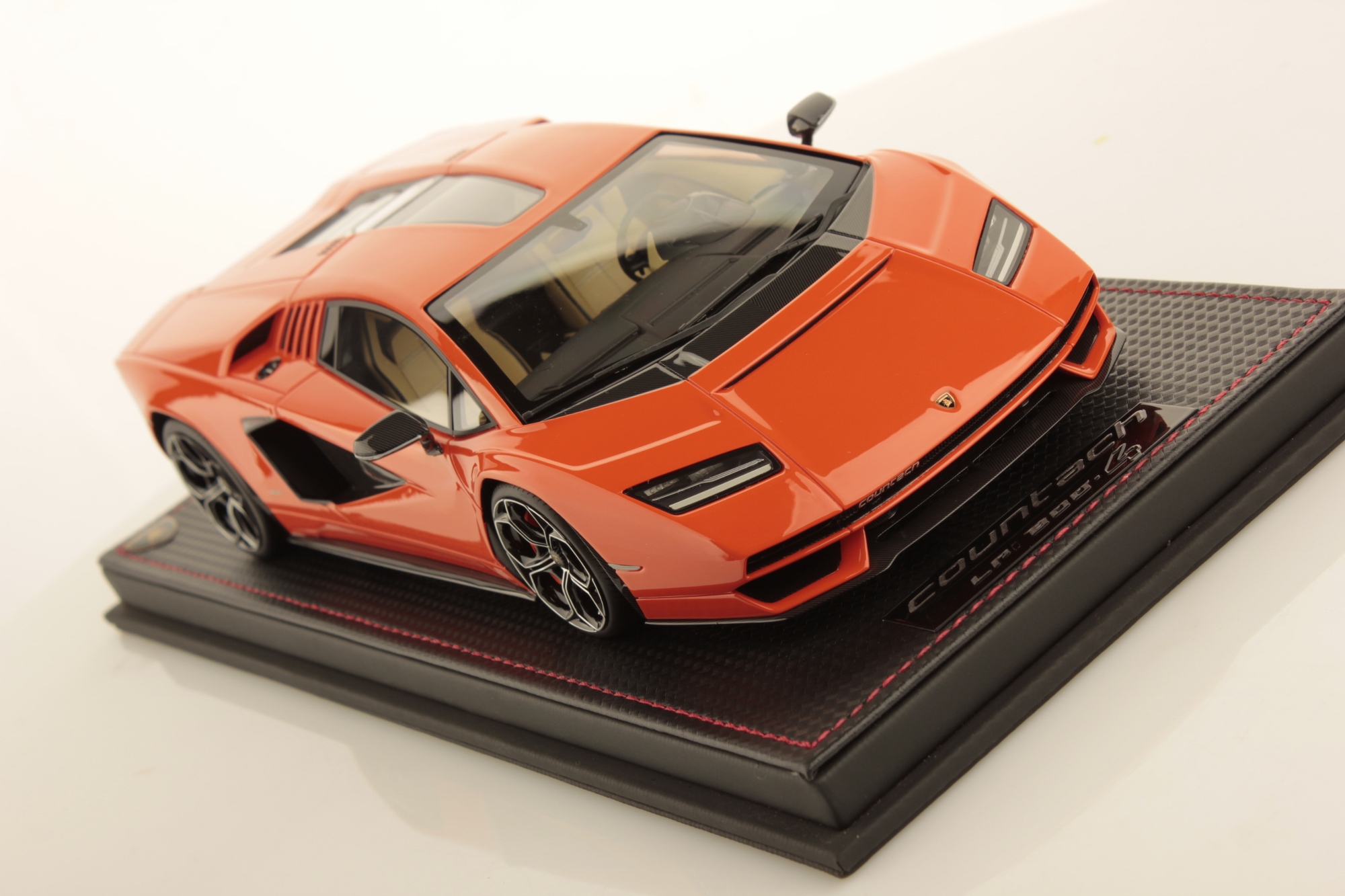 Lamborghini Countach LPI 800-4 1:18 - immagine 3