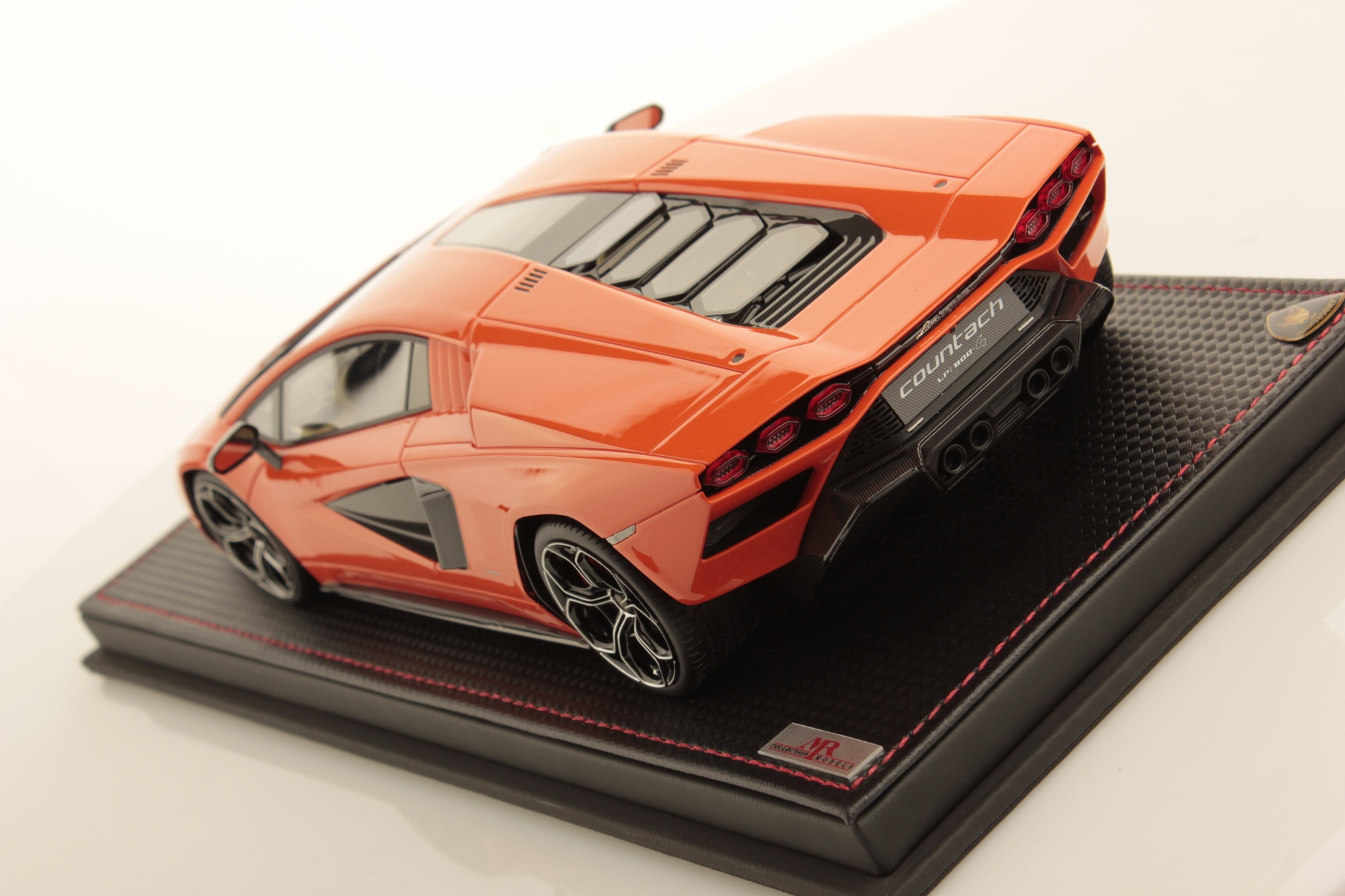 Lamborghini Countach LPI 800-4 1:18 - immagine 4