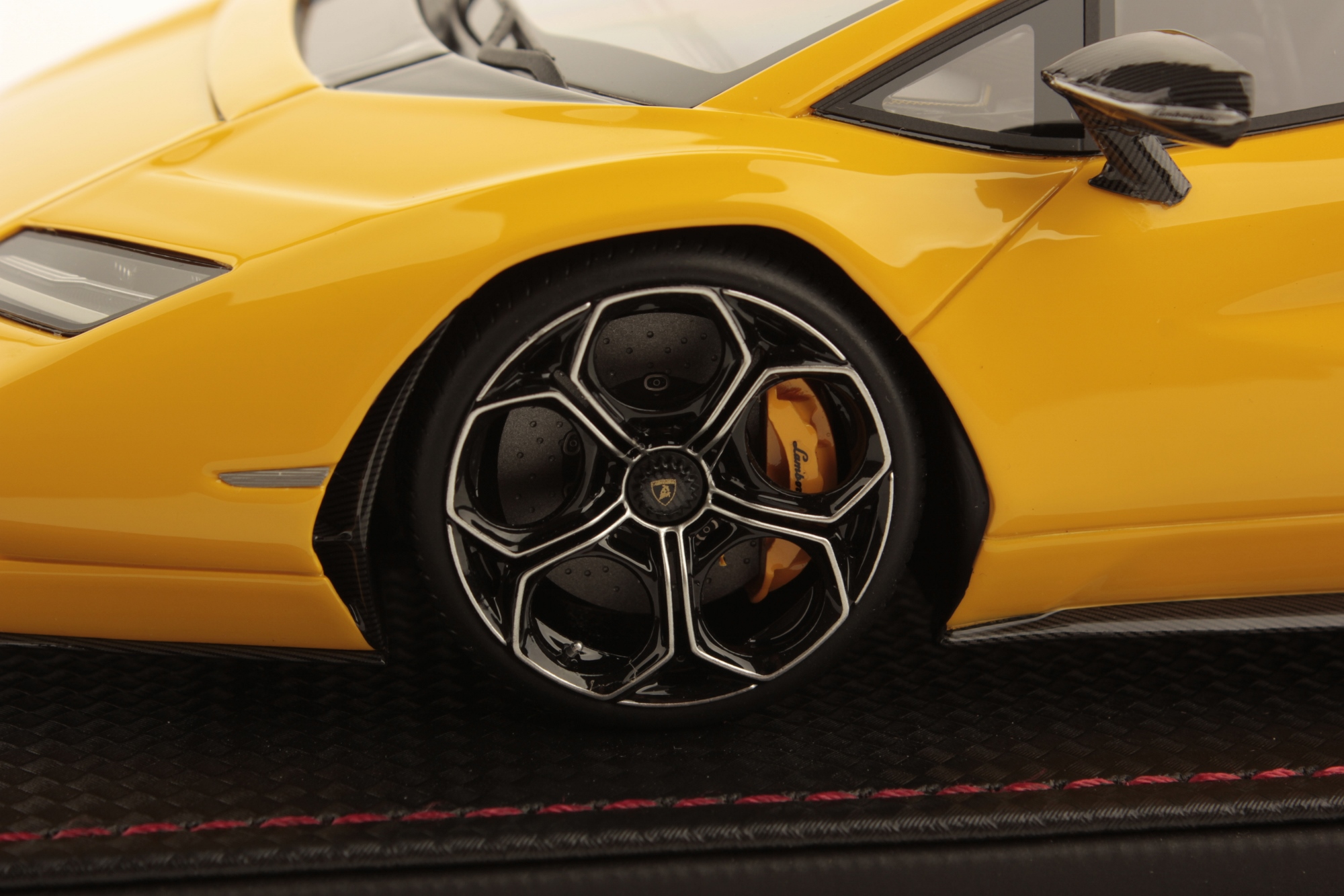 Lamborghini Countach LPI 800-4 1:18 - immagine 5