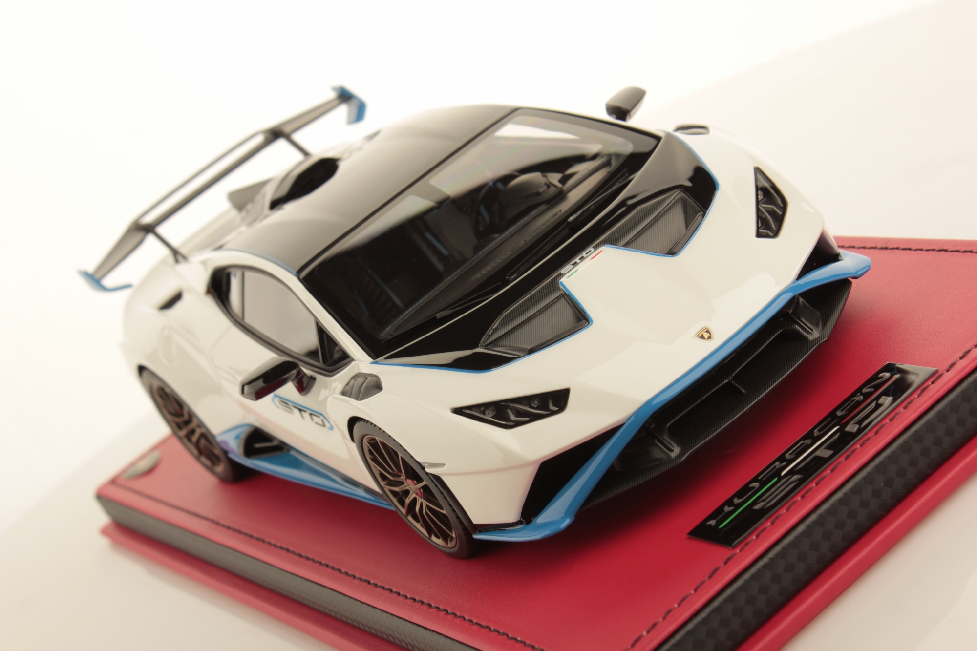 Lamborghini Huracán STO 1:18 - immagine 3