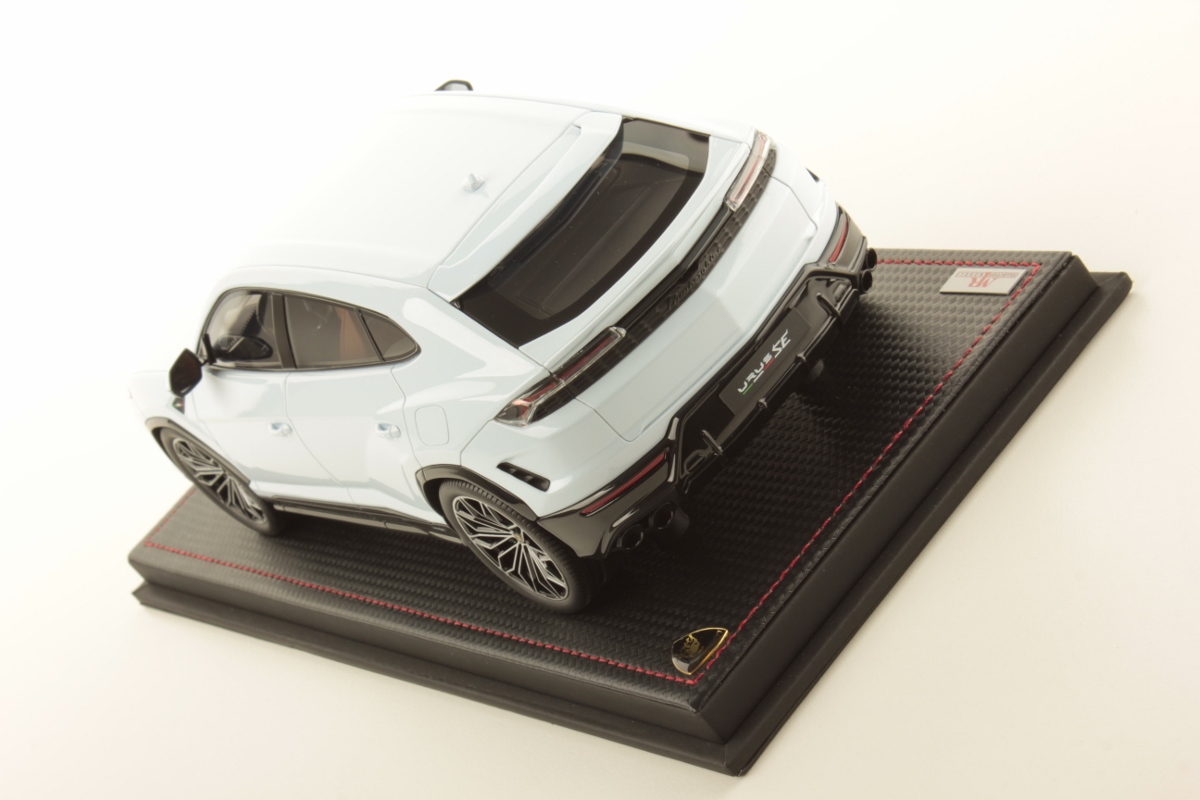 LAMBORGHINI URUS SE 1:18 - immagine 4