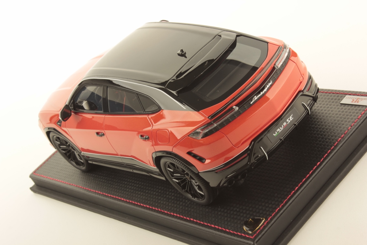 LAMBORGHINI URUS SE TETTONERO CAPSULE 1:18 - immagine 4