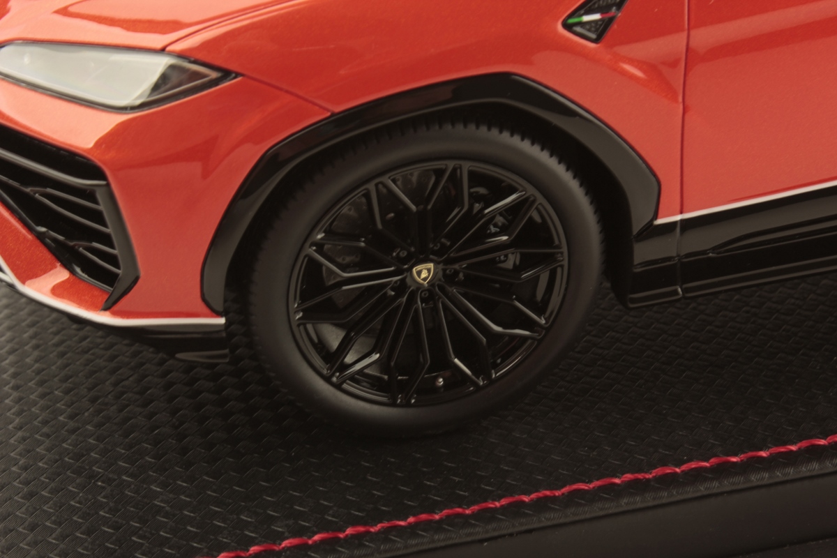 LAMBORGHINI URUS SE TETTONERO CAPSULE 1:18 - immagine 6
